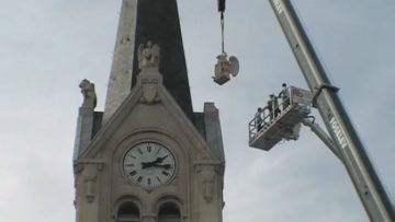 2006 – Pose de la statue sur le clocher de l’église