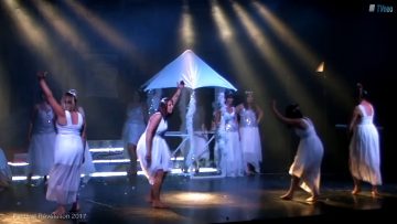 2017 – Glory Box par la troupe Bazar de filles à Révélation
